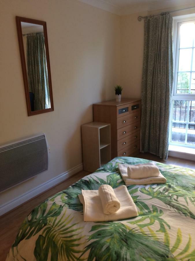 Central Reading Canal Side Apartment Sleeps 4 With Parking Luaran gambar