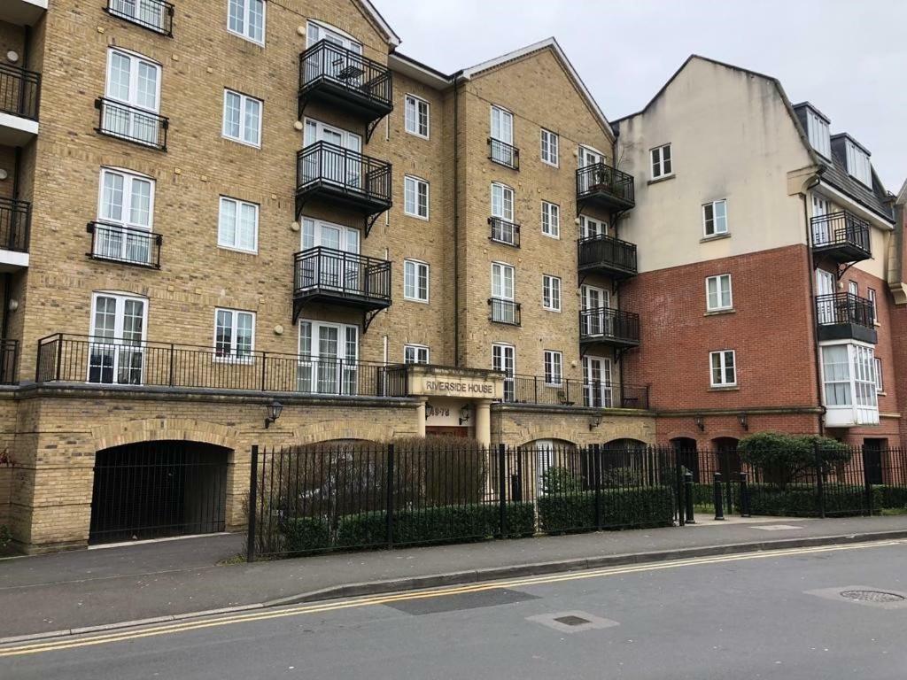 Central Reading Canal Side Apartment Sleeps 4 With Parking Luaran gambar